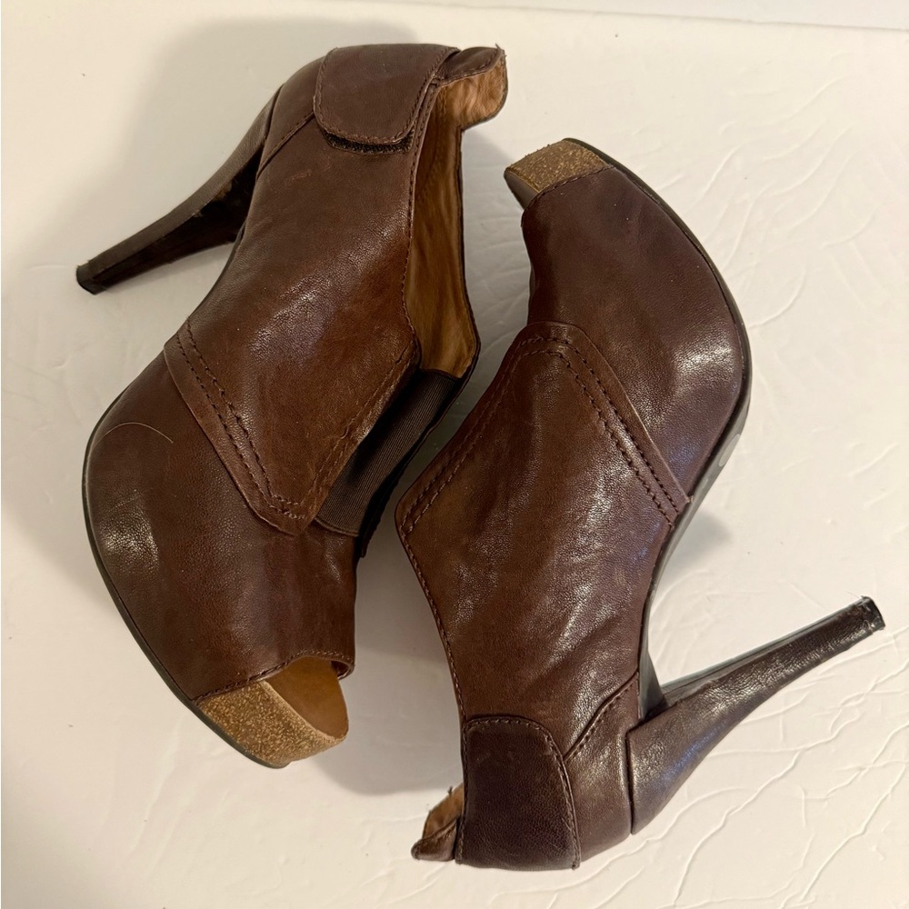 Vince Camuto “Pernot” Peep Toe Leather Booties -8M Brown